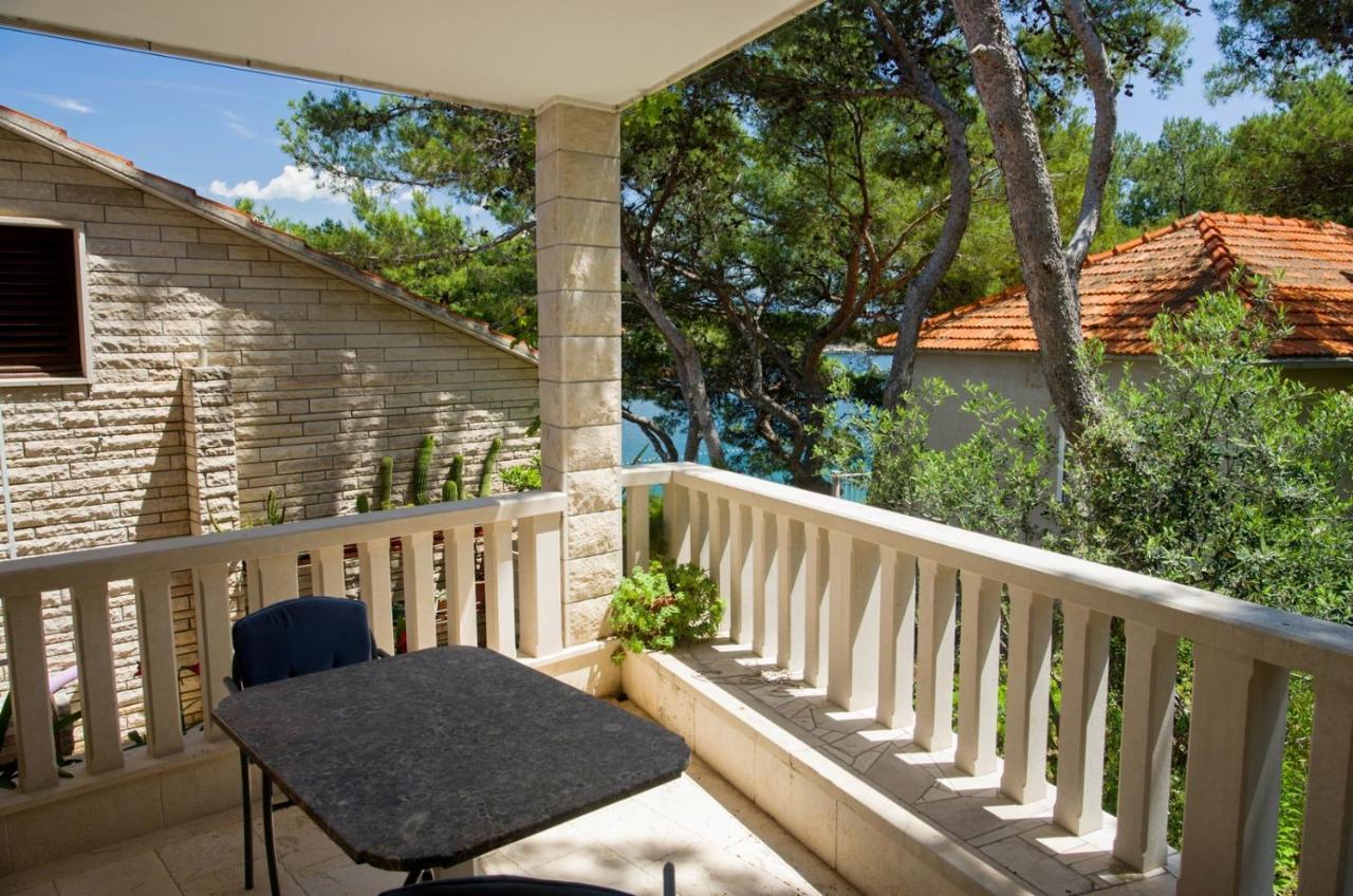 Beachfront House Pope B&B Selca  Exterior photo