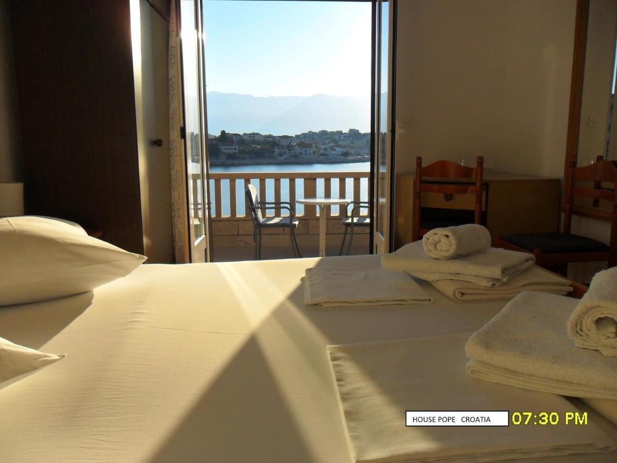 Beachfront House Pope B&B Selca  Exterior photo