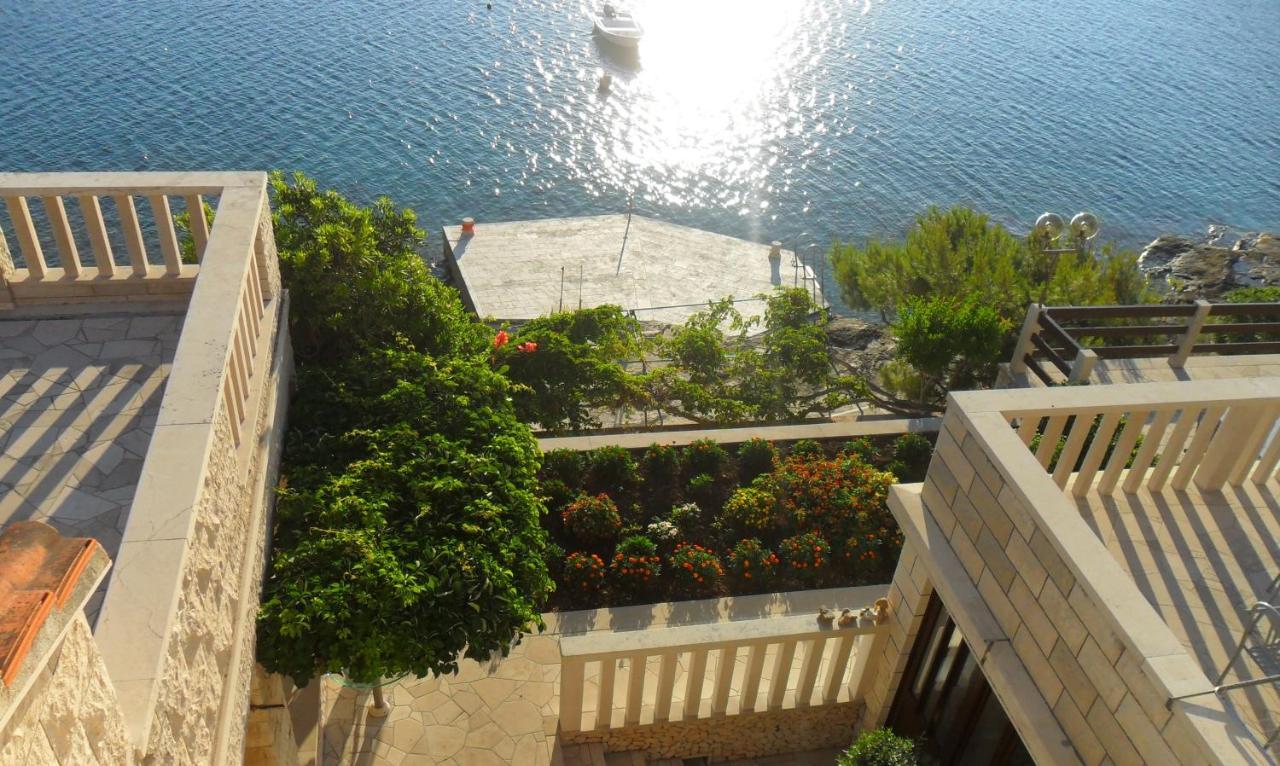 Beachfront House Pope B&B Selca  Exterior photo